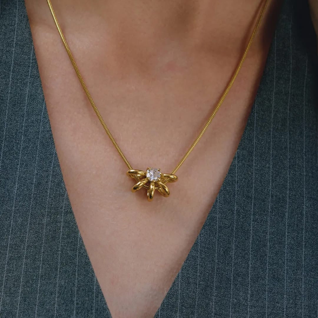 Bloom necklace